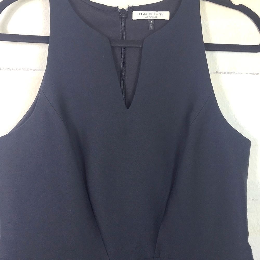 Notch Neck Dress in‎ Black & Chalk Halston Heritage. Size 8 - Picture 3 of 7